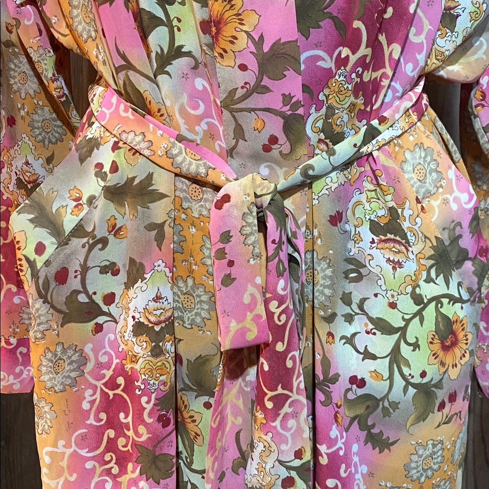 Victoria Secret Semi-Sheer Robe w/pockets - Picture 11 of 16